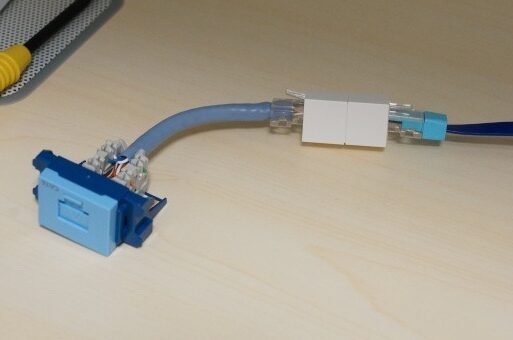 【LANコンセント自作】スーパーフラットLANケーブルをLANコンセント「ぐっとす」に接続する