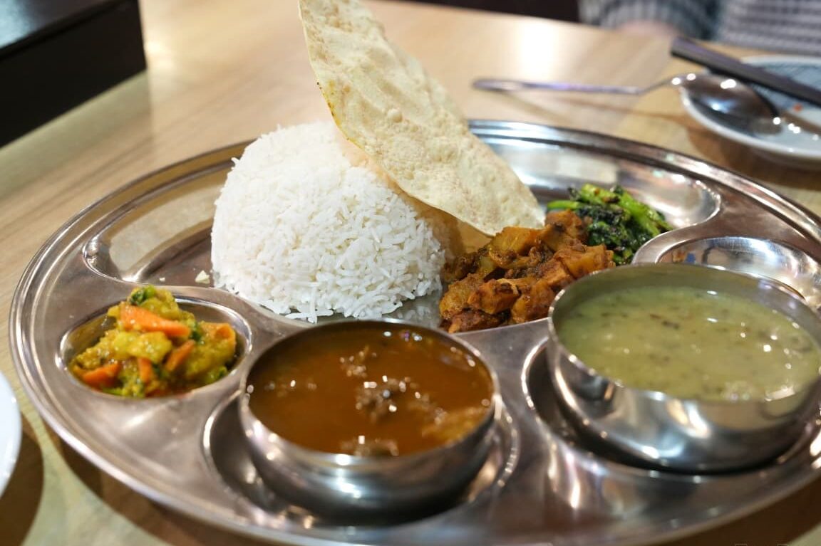 インネパ、というより純ネパ。居酒屋風ネパール料理店「コイラ（Koila）」で正統派ダルバート？カナ？を食べてきた話