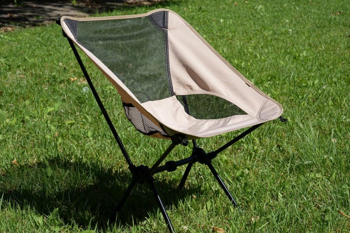 ウルトラライトチェアをコンパクトに折りたたむ方法（その1：マンガ肉法）【ポンコタン・ヘリノックス】