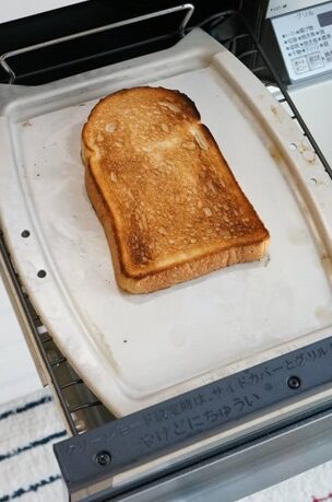 ガスコンロのグリルでトーストの両面に上手に焼き目を付ける方法