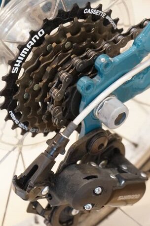 自転車のチェーンが「ガタっと」滑るようになってきたので修理してきた話