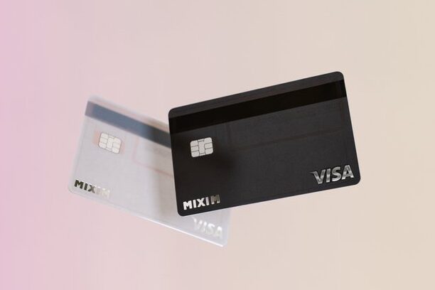 MIXI Mリアルカードの新規発行が再開！エポ金の2.5%還元を店頭クレカ（VISA）でも