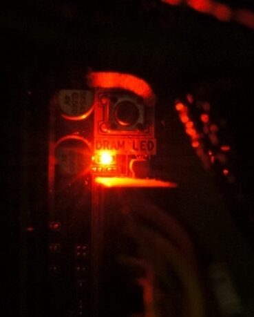 PCが起動しない！マザーボードのDRAM LEDが点灯→EPUをオフにしたり最小構成にしたら復旧した