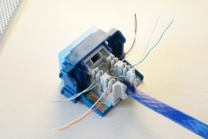 【LAN】RJ-45モジュラージャック「ぐっとす」にスーパーフラットケーブルが結線できなかった話