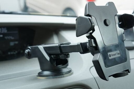 自由自在、強力吸盤の車載スマホホルダー「Easy One Touch 2」レビュー