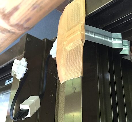 LANケーブルを窓の隙間から、屋内⇔屋外に引き回す方法